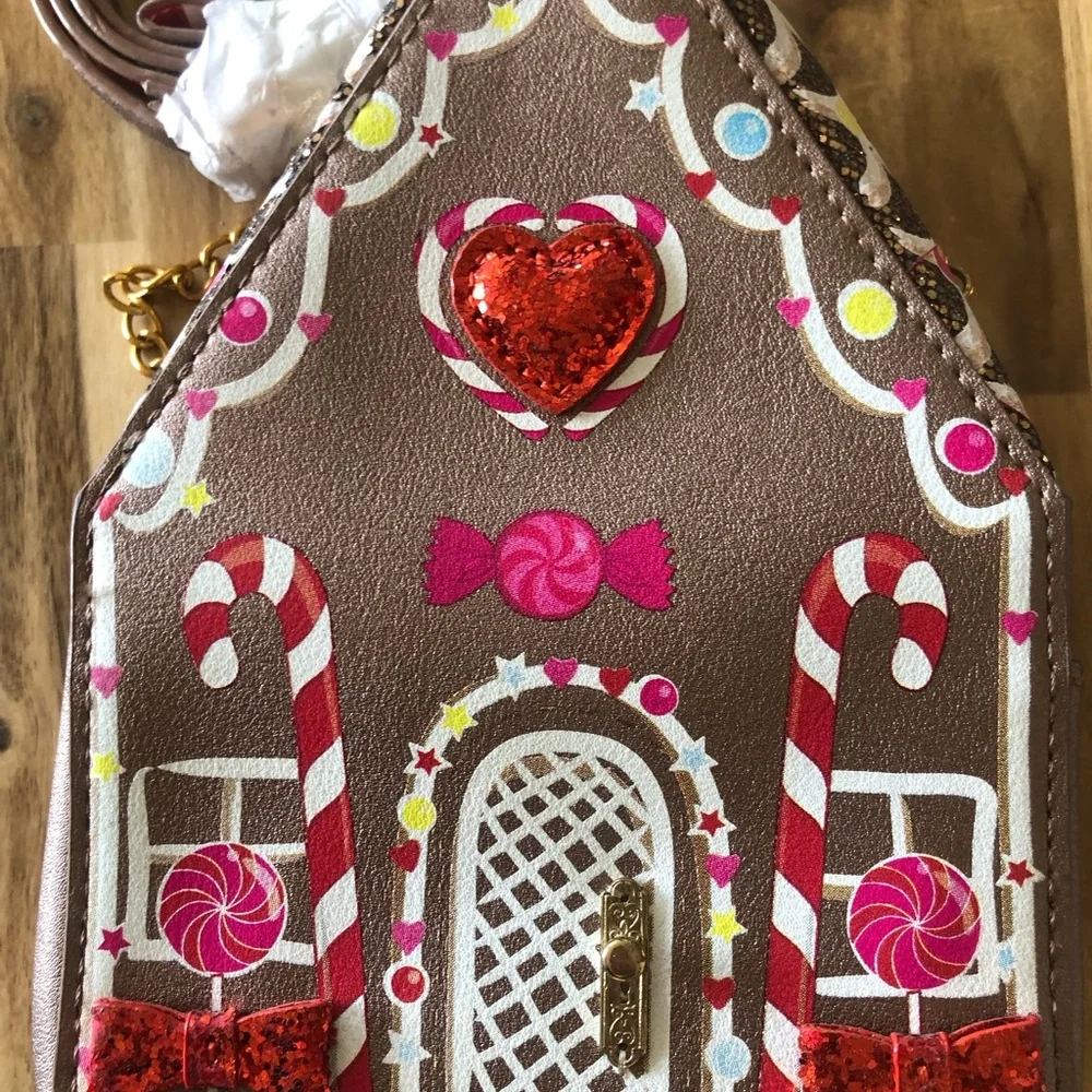 Betsey Johnson Kitsch gingerbread house Christmas Crossbody Bag new without tag - Picture 2 of 10